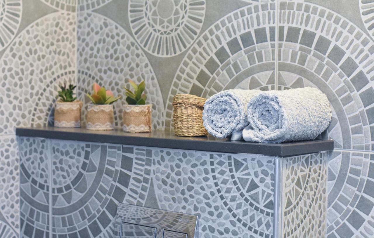 Sunshine Suite Boutique Only 5 Min Walk To The Beach - By Seaelo Эйлат Экстерьер фото